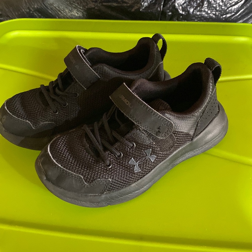 Black under armour sneakers
